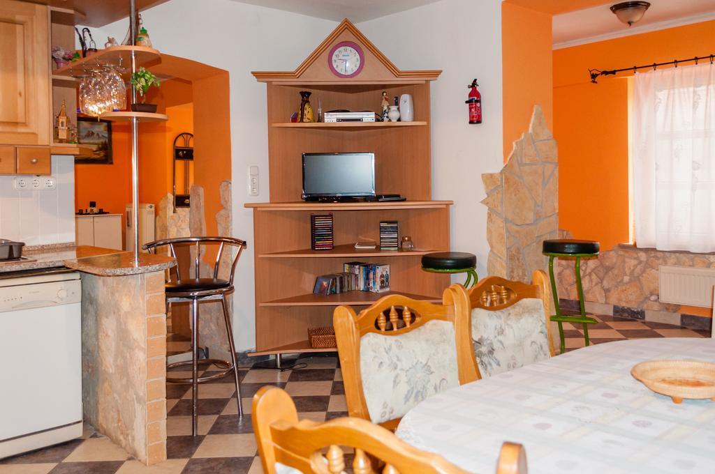 Babahaz Villa Bodajk Exteriör bild